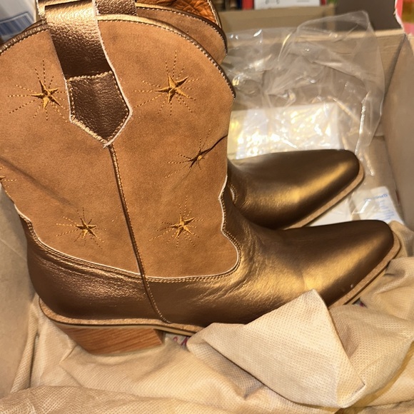NWT in box Silvia cobos cowboy boots bronze gold with stars so fine size 11 - Picture 2 of 9